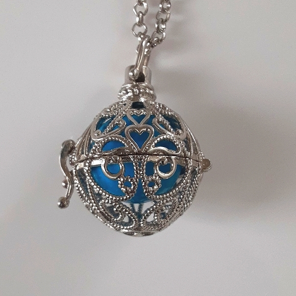 Harmony Ball Necklaces, Pregnancy Necklaces, Bola Necklaces, Angel Callers - Picture 1 of 4